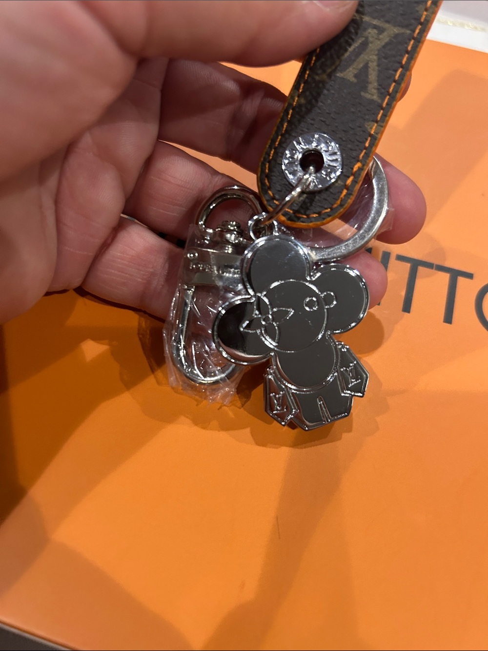 Leather Key Charm - Picture 5 of 6